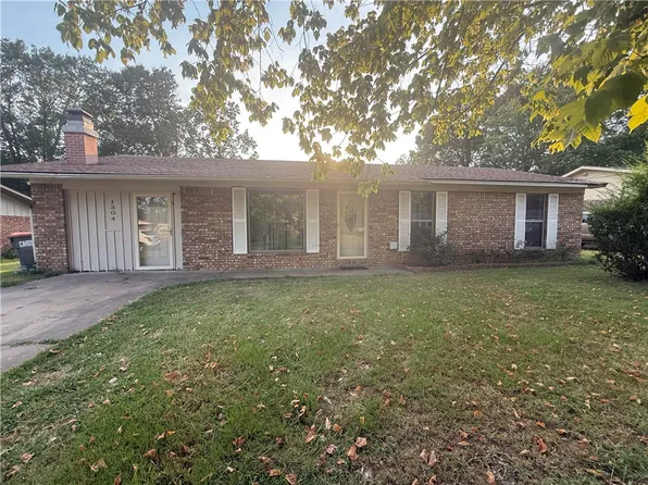 1304 S Ithaca Ave, Russellville, AR 72801