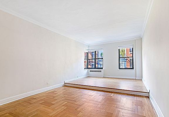 3rd image of 10 Downing St APT 3T