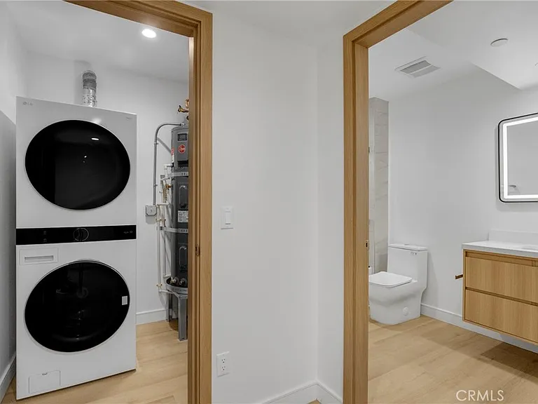 4855 Woodman Ave — Photo 31