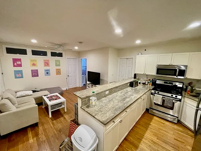 322 Saint Paul St #5