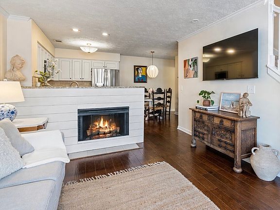 2nd image of 119 Stanton Hall Ln