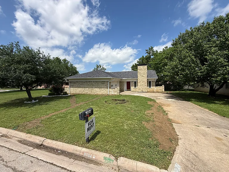 2004 Tulane St — Photo 10