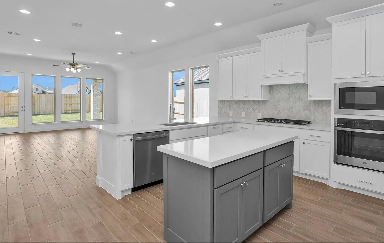 4 bed, 3.0 bath, $2,695 — Photo 2