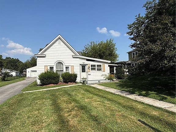 2nd image of 605 Lincoln Boulevard