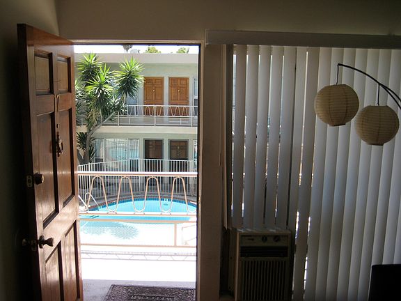 4th image of 1427 N Gardner St APT 10