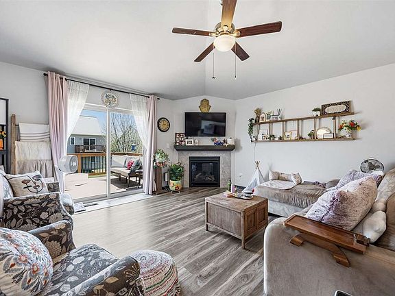 3rd image of 26 Renee Ln