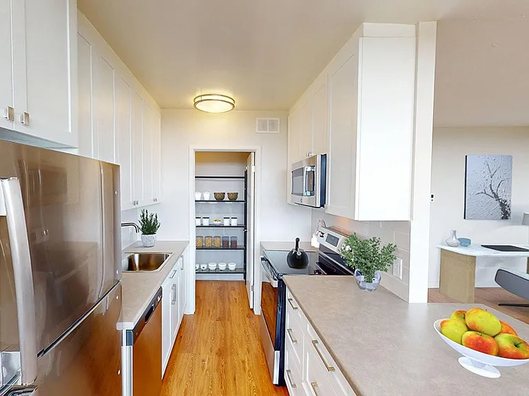 1209 Richmond St — Photo 12