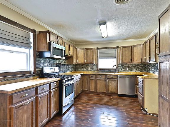 2nd image of 2151 Westview Dr