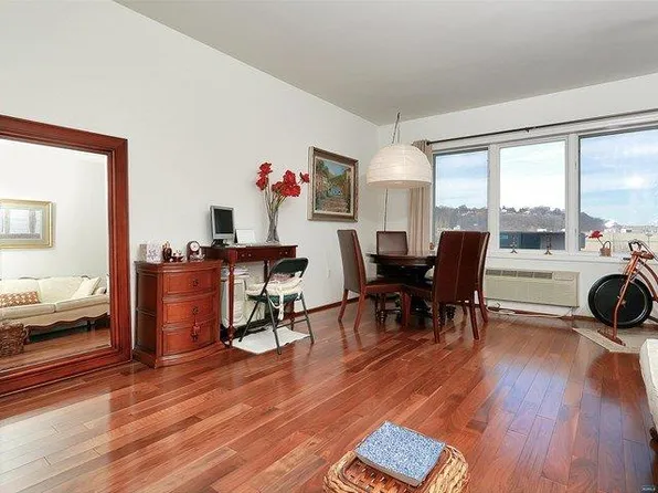 3208 City Pl, Edgewater, NJ 07020