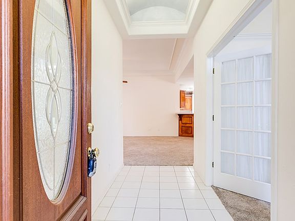 3rd image of 32 Southridge Dr