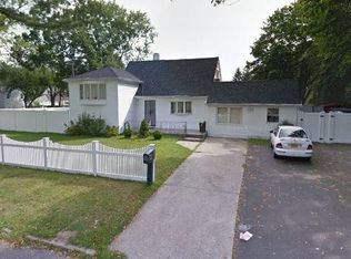 1449 Pine Dr, Bay Shore, NY 11706
