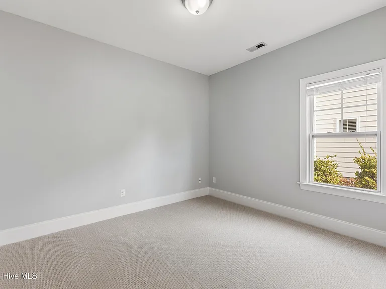 359 Hanover Lakes Dr — Photo 19