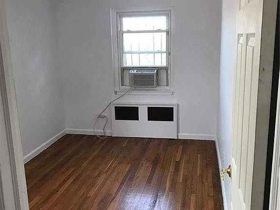 3rd image of 3016 Bronxwood Ave
