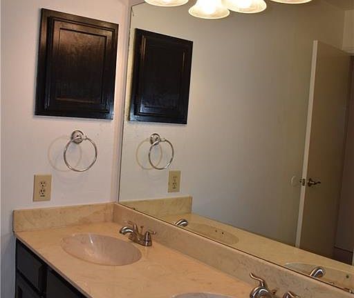 3rd image of 611 Oriole Blvd APT 2004