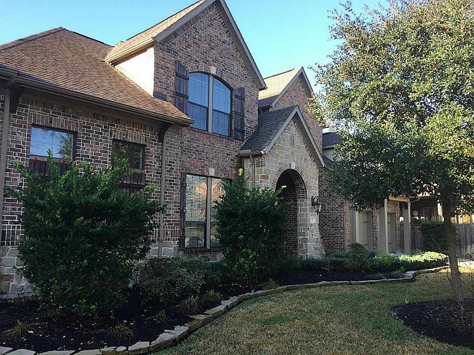 1st image of 27 Clare Point Dr