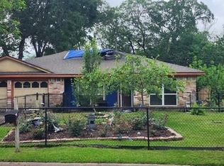 8719 James Ln, Hitchcock, TX 77563