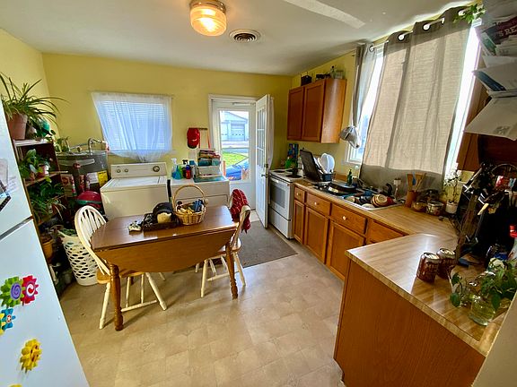 5th image of 619 W 1st St