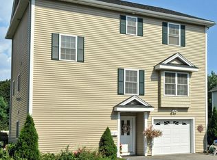 6 Peabody St, Ipswich, MA 01938