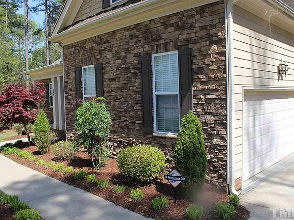 2nd image of 590 Carolina Oaks Ave