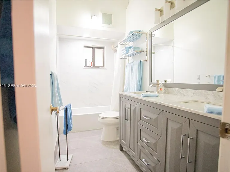 523 Leslie Dr — Photo 13