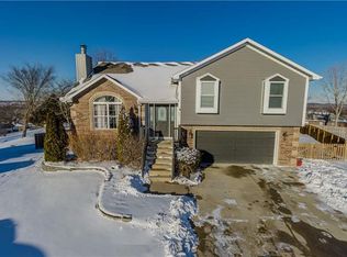 905 SW Abar Dr, Grain Valley, MO 64029