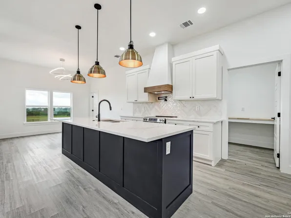 236 Peter Kleid Loop, Blanco, TX 78606