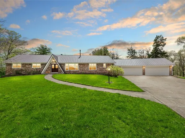 1585 Conestoga Trl NE, Swisher, IA 52338