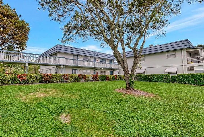 139 Tuscany Ln #B — Photo 5
