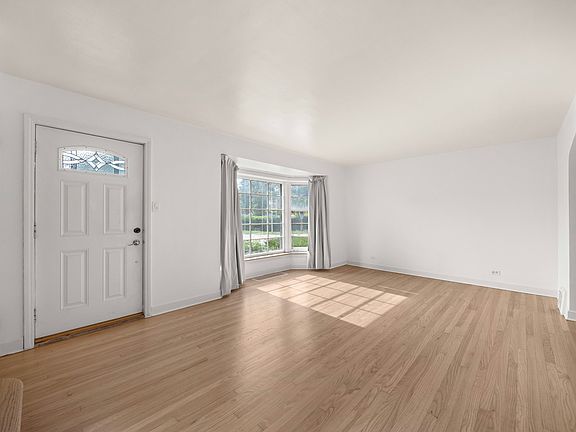 3rd image of 901 Manchester Ave