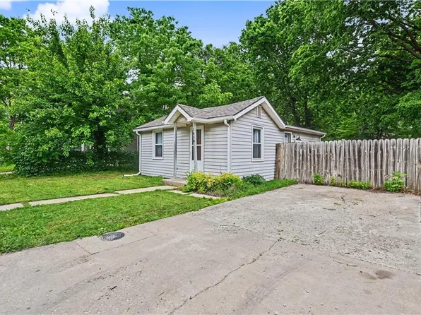 1418 Maple Ln, Lawrence, KS 66044