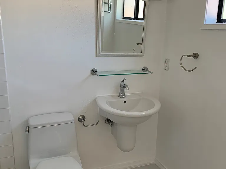 2615 W Grand Ave — Photo 18