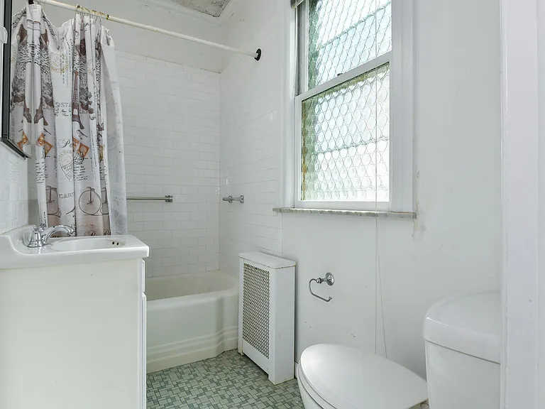 241 Maple St — Photo 22