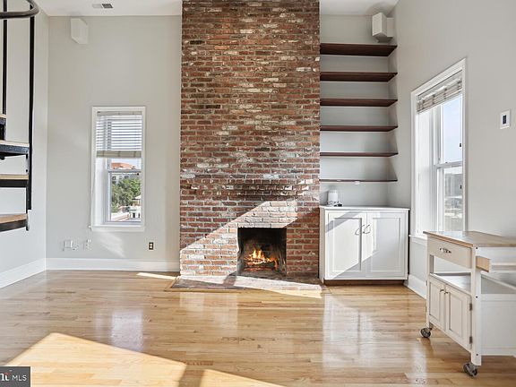4th image of 676 4th St NE APT 402
