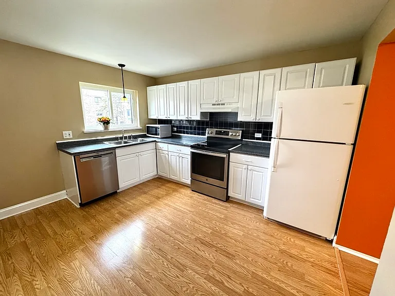 2215 Nichols Rd #C — Photo 5