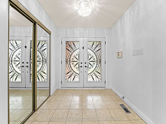 4th image of 2 Hollyburn Ct