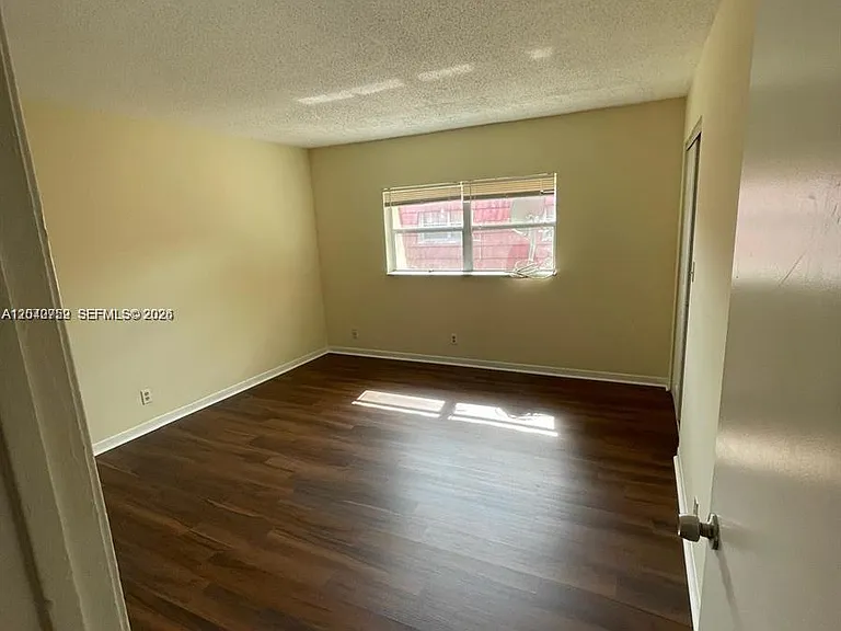 5305 NW 27th St #6C — Photo 7
