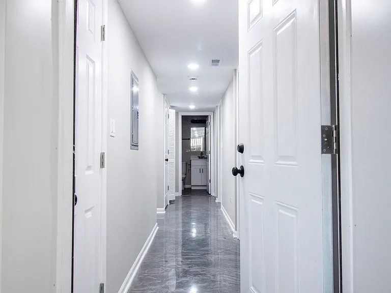 Amazing 4-bed Duplex by UIC — Photo 14