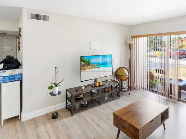 15630 SW 80th St #I-102, Miami, FL 33193