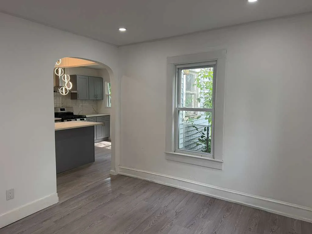 3 bed, 1270 sqft, $1,600 — Photo 4