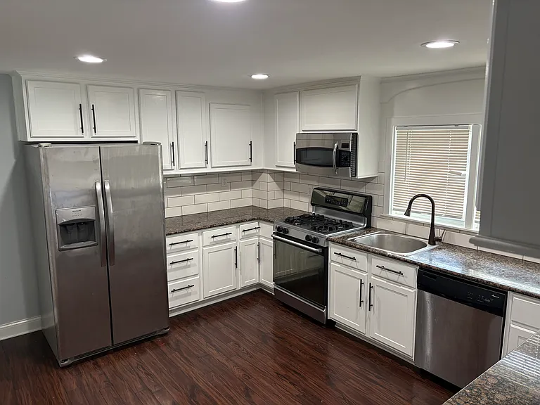 4039 N Whipple St #1 — Photo 2