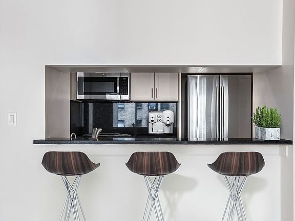 3rd image of 333 E 56th St APT 6D