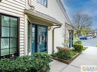 1009 Harbour Club Dr, Parlin, NJ 08859