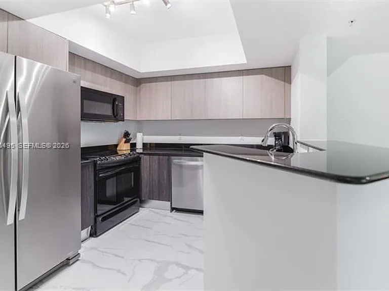 16699 Collins Ave #CU-2004 — Photo 9