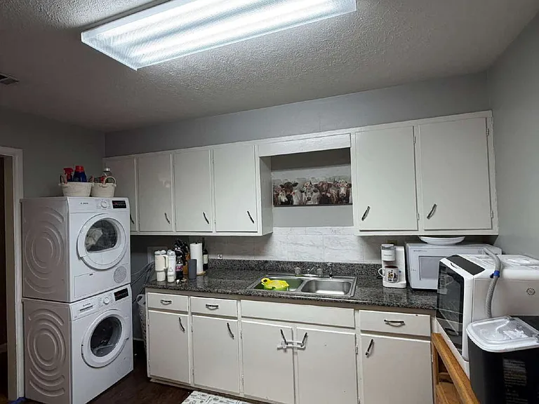 1240 N Garfield Ave — Photo 8