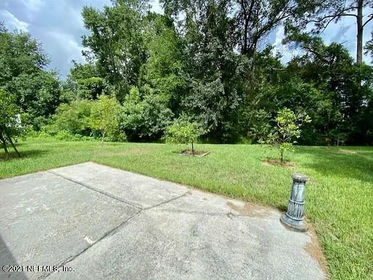 11046 Barbizon Cir W — Photo 14