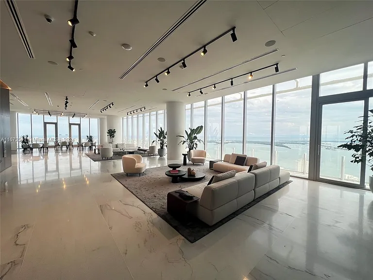 300 S Biscayne Blvd #806E — Photo 21