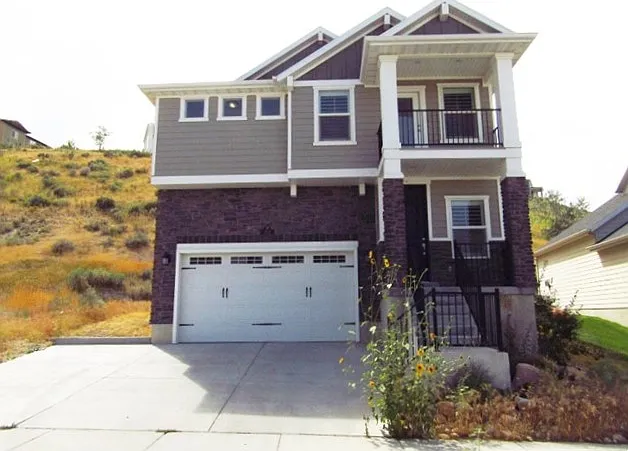 184 E Vista Way