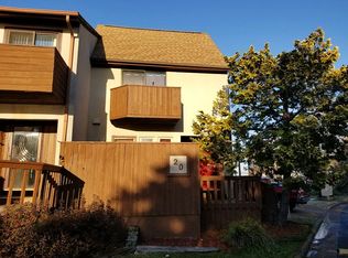 20 Waters Edge Cir, Hampton, VA 23669