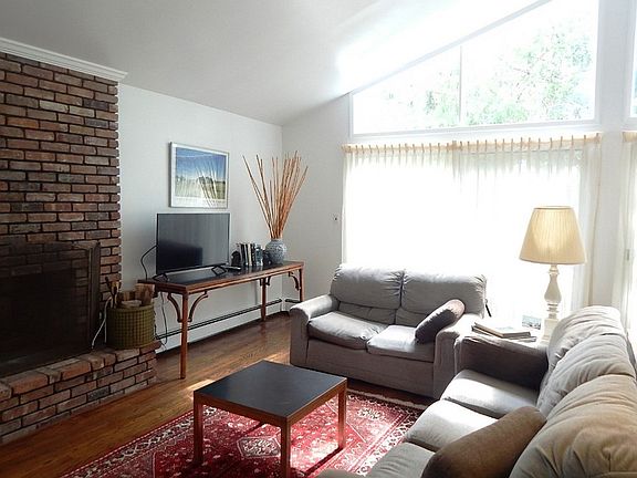 2nd image of 31 Baycrest Ave