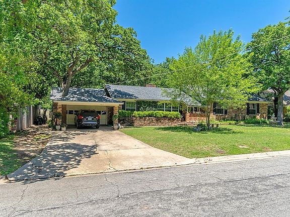 2nd image of 1811 Mistywood Ln